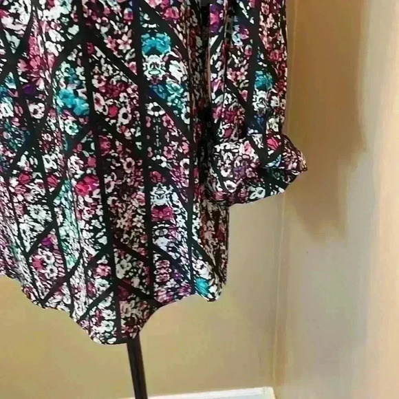 Candies Floral Roll Sleeve Top - Picture 3 of 3